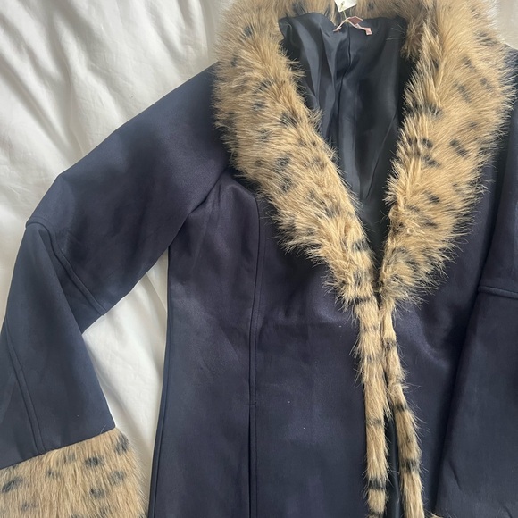 Women's Faux Fur Trimmed Coat - Picture 2 of 2